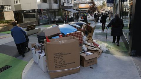 Basura sin recoger en la calle Alcalde Marchesi el 18 de diciembre