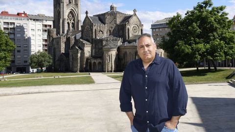 Cerdeira Casas presume de carballi&ntilde;&eacute;s y de emblemas como el del Templo de la Veracruz