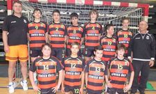 T�cnicos y plantilla del Cl�nica Deza BM Lal�n que logr� ganar todos los partidos y subir a Divisi�n de Honor.