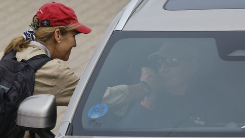 La infanta Elena saluda a su padre