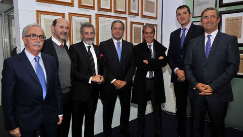 Los presidentes del Racing, Pepe Criado; de la FGF, Louzn; del Celta, Mourio, y del Dpor, Tino Fernndez, con Natxo Gonzlez, el abogado Miguel Juane y el director de Deportes de la UDC, Juan Fernndez.