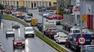 Un atasco kilomtrico a causa de un accidente ocurrido en la entrada en A Corua por Alfonso Molina provoc a primera hora de la maana grandes retenciones en las carreteras de acceso a la ciudad. En la foto, la zona de Perillo, donde estn comenzando las obras de soterramiento del trfico.