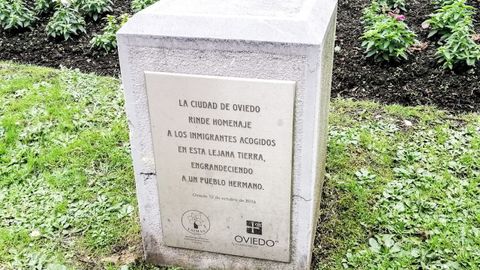 Placa situada en la Plaza América