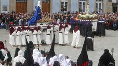 Miles de personas siguieron la procesi�n de Jes�s Resucitado