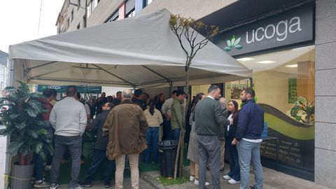La inauguración de la nueva oficina, en la calle San Pedro, atrajo a numerosas personas