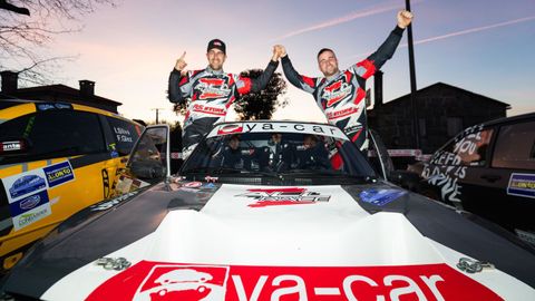 L&oacute;pez Lence y Santiago Gil celebran su victoria en Pi&ntilde;or