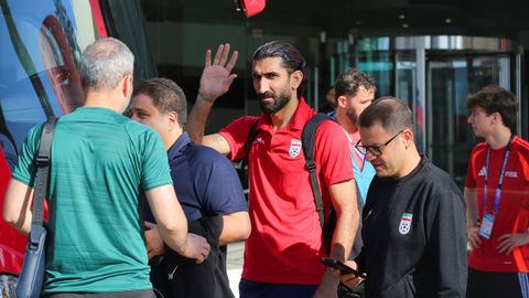 El portero�Alireza Beiranvand, en la llegada de Ir�n a su hotel en Tijuana.