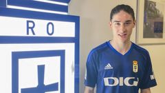 Marcelo Flores, con la camiseta del Real Oviedo