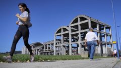Vista de la antigua factora de la Cros en O Burgo