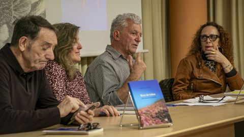 Presentaci�n do libro de Ignacio Castro, �Roxe de Sebes�, no acto mensual de Barbantia