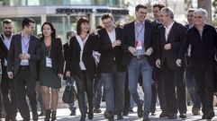 El gallego G�mez Besteiro, tras Pedro S�nchez, entre los barones del PSOE reunidos en Valencia. 