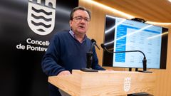 El concejal de Facenda, Raimundo Gonz�lez Carballo, este viernes en la sala de prensa del Concello de Pontevedra.