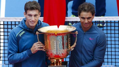 Carre�o y Nadal, con el trofeo