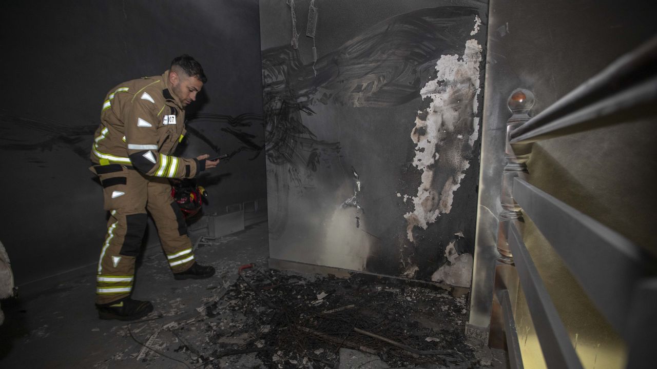 Evacuada una mujer embarazada tras un incendio en un edificio de Negreira