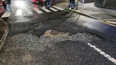 Rep�blica Arxentina, en pleno Ensanche, presenta actualmente un bache que va practicamente de lado a lado del vial.