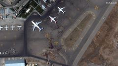 Imagen de sat�lite que muestra la marea humana que ha invadido las pistas del aeropuerto de Kabul.