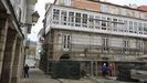 Trabajos de reforma en la calle Real, que atraviesa el casco hist�rico de Pontedeume, en una imagen del pasado mes de marzo.