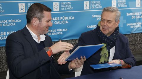 Jos� L�pez y Antonio G�mez en la firma del convenio.