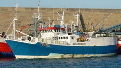 El Valle Fraga, de 32 metros de eslora, fue detenido cuando comenzaba la marea en Gran Sol, porque hab�a zarpado de Burela el d�a 23