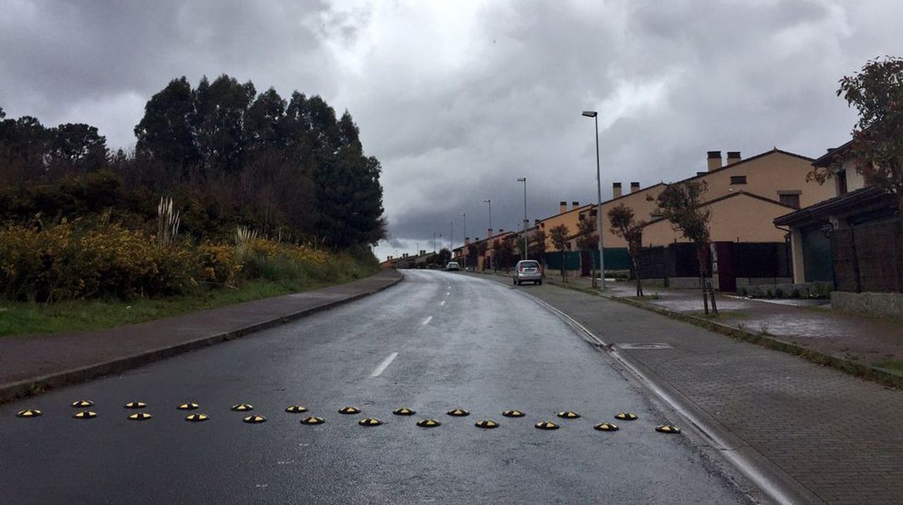Bandas rugosas en Costa Miño para frenar las carreras de coches