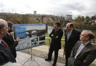 Agust�n Fern�ndez, Rom�n Rodr�guez, Rogelio Mart�nez y Barquero en la presentaci�n de la obra. 