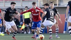 Koke, del Berganti�os, en el duelo frente al Lealtad.