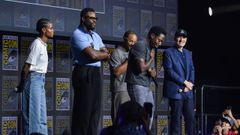 De izquierda a derecha, Letitia Wright, Winston Duke, Ryan Coogler, David Jonsson y Kevin Feige, en el panel de estudios Marvel en la Comic-Con.