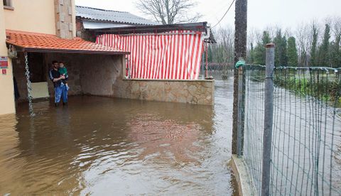 La casa de Alicia Cardama, en la imagen, qued� completamente anegada por la crecida del r�o. 