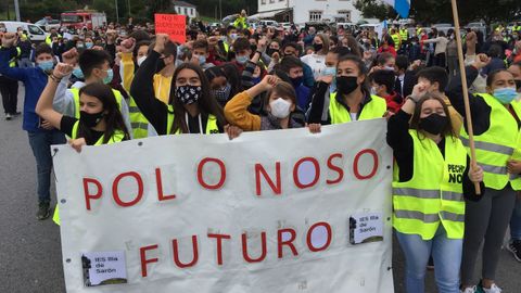 La marcha estudiantil avanza hacia la f�brica