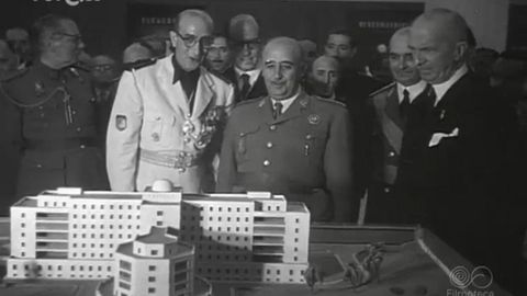 Visita de Francisco Franco al santuario antituberculoso de Pi�or