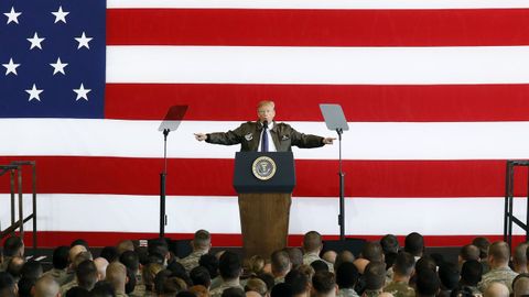 Trump, en la base de Yokota