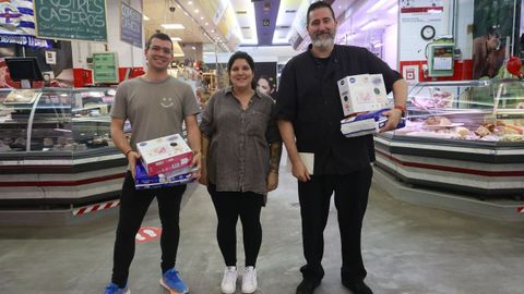 Rafa y Wendy, de Orixe Atl�ntico, un puesto de comida preparada, y F�lix, carnicero, ser�n padres pronto.