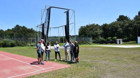 El gobierno de Ames se compromete a dotar de nuevas �reas la pista de atletismo de Bidu�do
