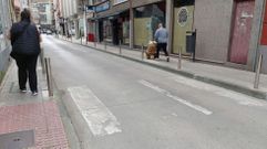 Paso de peatones casi borrado en la calle Huertas, a la altura de la confluencia con Hermida Balado