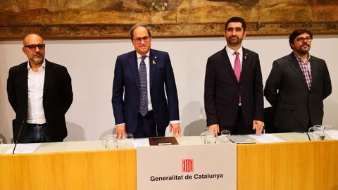 El informtico Josep Maria Ganyet, el presidente Torra; el consejero de Polticas Digitales, Jordi Puigner, y el doctor en Derecho Nacho Alamillo, en la presentacin del nuevo documento