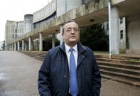 Jos� Vicente Alvari�o, en la sede principal de los juzgados de Santiago, en Fonti�as. 