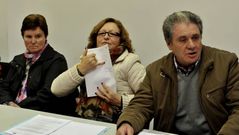 Algunos de los afectados, en el acto de ayer en Cee