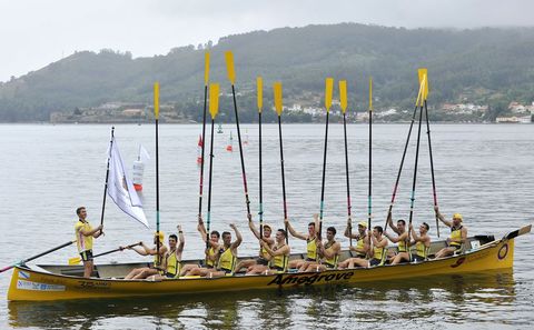 El barco de Amegrove repiti� la imagen del triunfo en Mugardos. 