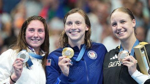 Katie Ledecky.La nadadora Katie Ledecky con su medalla de oro