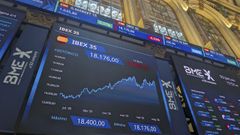 Panel con los datos del Ibex 35 en la bolsa de Madrid.