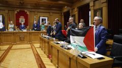 El pleno se inici con un minuto de silencio por los crimes de Gaza, segn dijo el presidente, que evit utilizar la palabra genocidio durante el debate.