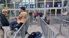 Ms de 24 horas de espera para ver a Mora