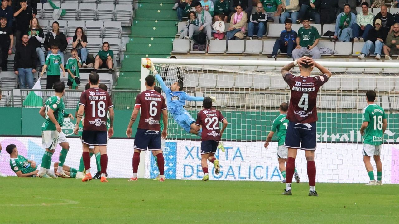 Racing de Ferrol y Pontevedra firman un empate sin goles que deja a los verdes al borde del adiós al playoff