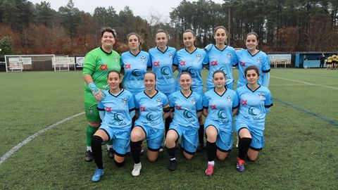Las jugadoras de la EFM Boiro, antes de un partido en Vista Alegre.