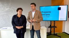 La concejala de Ensino, Carmen Silva, y el alcalde de Boiro, Jos Romero,en la presentacin del proyecto Enclave