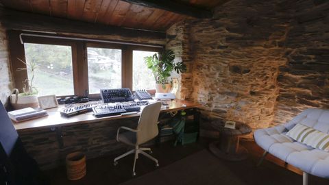 Por la residencia ya han pasado escritoras, m�sicas, restauradoras, pintoras, ilustradoras y artistas de banda dise�ada. Intentan que los proyectos que conviven durante ese tiempo ?que normalmente suele ser de entre doce d�as y un mes? sean compatibles entre s�.