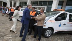 El vicepresidente de la Xunta, Alfonso Rueda, tuvo oportunidad de hablar con los alcaldes en la entrega. 