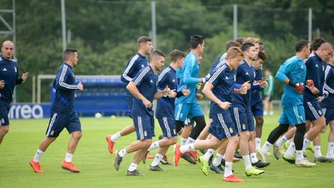 Los jugadores del Real Oviedo en El Requexn