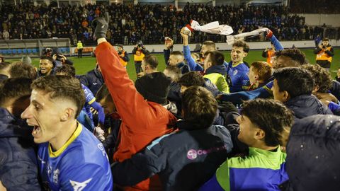 Celebraciones de los jugadores y cuerpo t�cnico del Ourense CF tras vencer al Girona FC