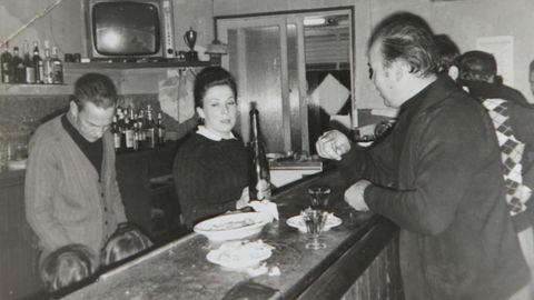 En la imagen, Hortensia, la madre de Miguel junto a su suegro (el abuelo del cocinero)